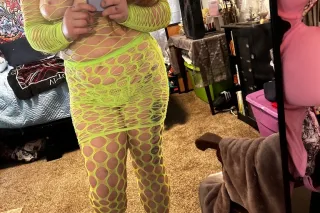 natural red head🍑thick&tight💦5'8🍆throat goat✨ - Image 5